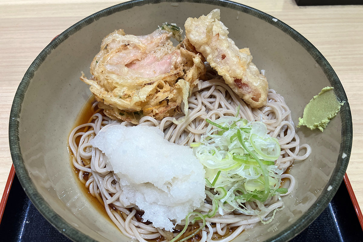 「新生姜のミニかき揚げ天と厚切りベーコン天そば」650円（税込）