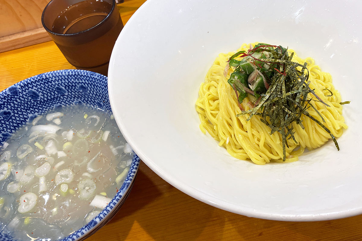 そると「冷貝塩オレンジそば」850円（税込）