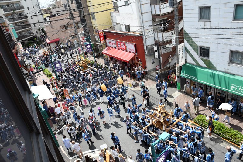 北澤八幡神社例大祭 御神輿渡御の模様