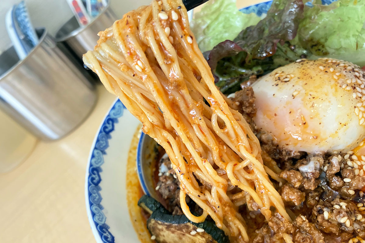 やっぱ、金威の担々麺は細麺だよねー