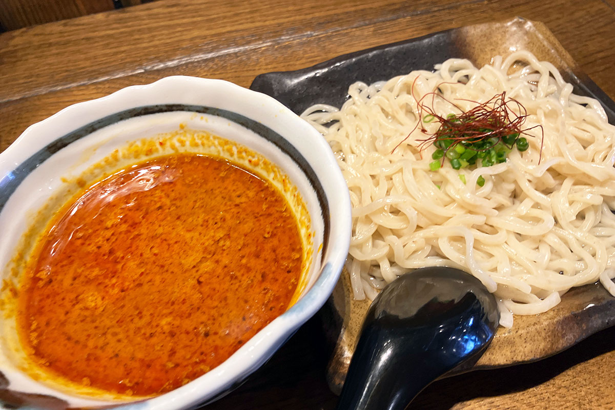 肉汁餃子のダンダダンの「辛シビ坦々つけ麺 極激辛」988円(税込)