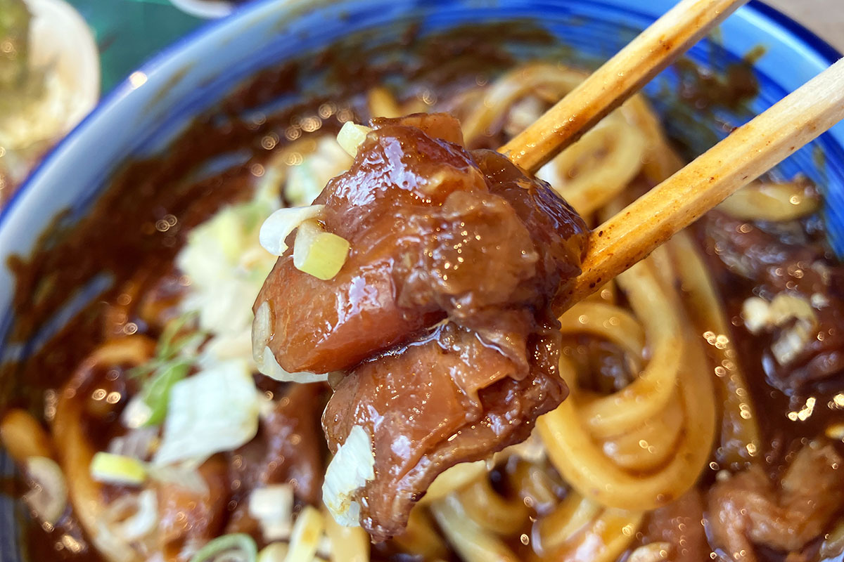 柔らかーく煮込まれた牛すじ、カレーのような煮込み料理には合いますね
