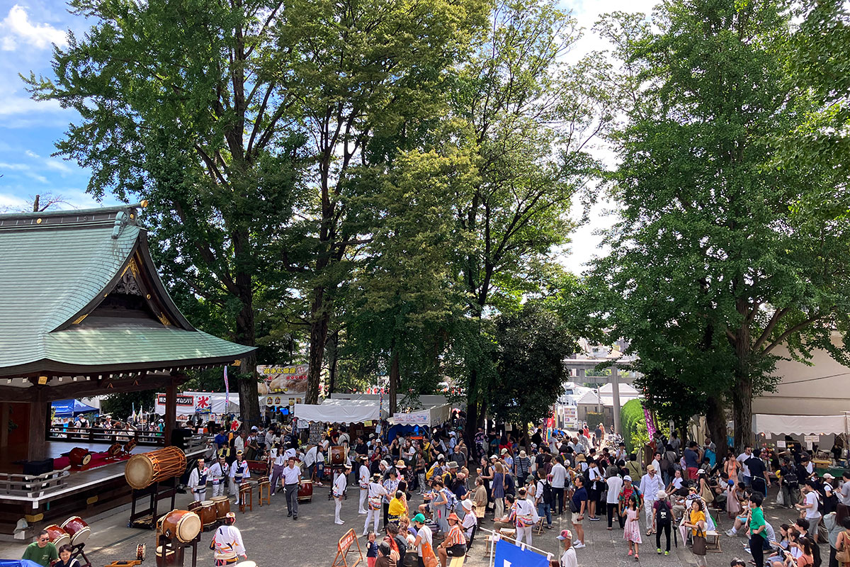 13時から北澤楽鼓の和太鼓が披露されていました、土曜日のこの時間はあまり人が多くない印象でしたが、今年は最初から凄い人出です