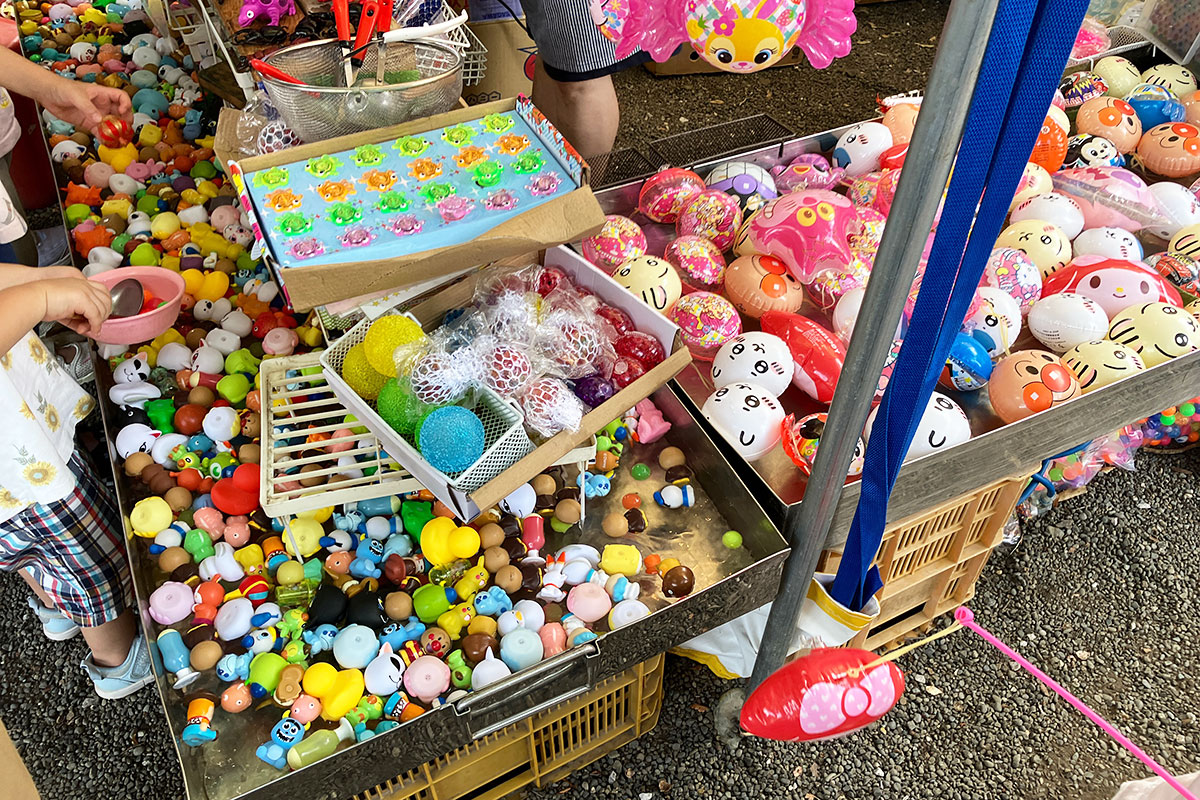 って、酒のつまみばかりでなく、子供が喜ぶものも満載