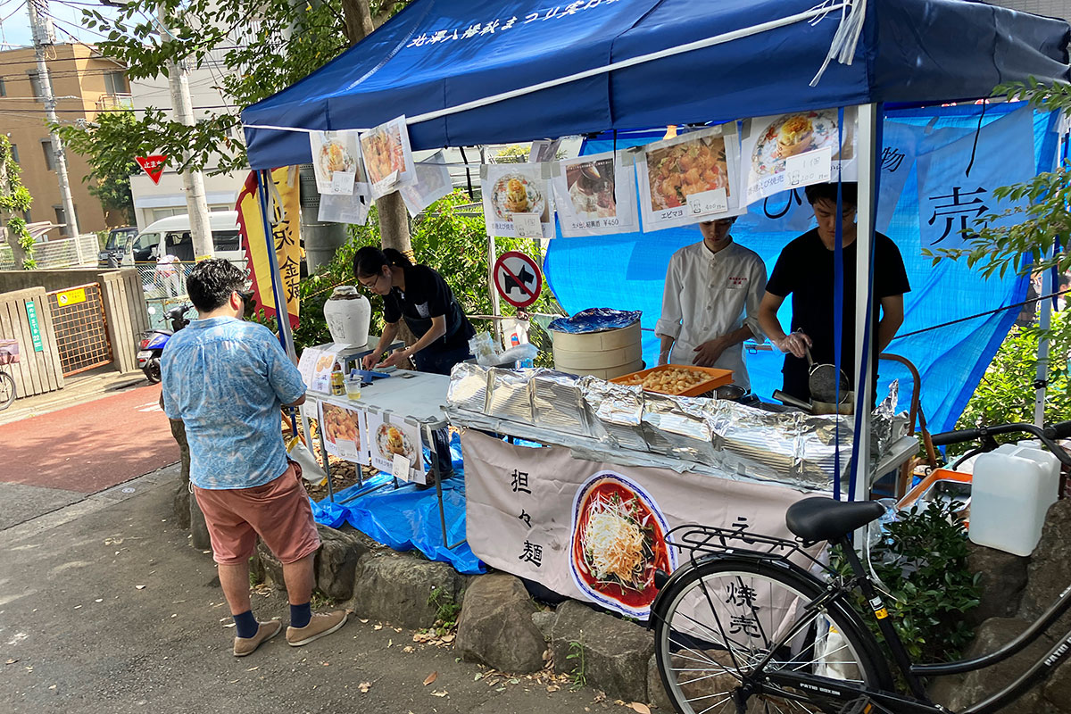 おー、金威の焼売とエビマヨも売ってる、紹興酒の瓶まである!