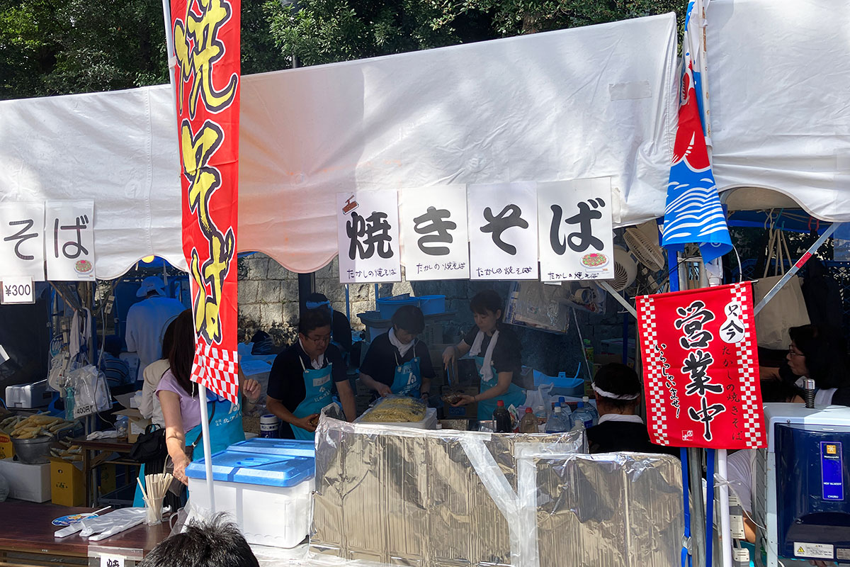 謎だったのは焼きそば、「たかしの焼きそば」とは。300円です。
