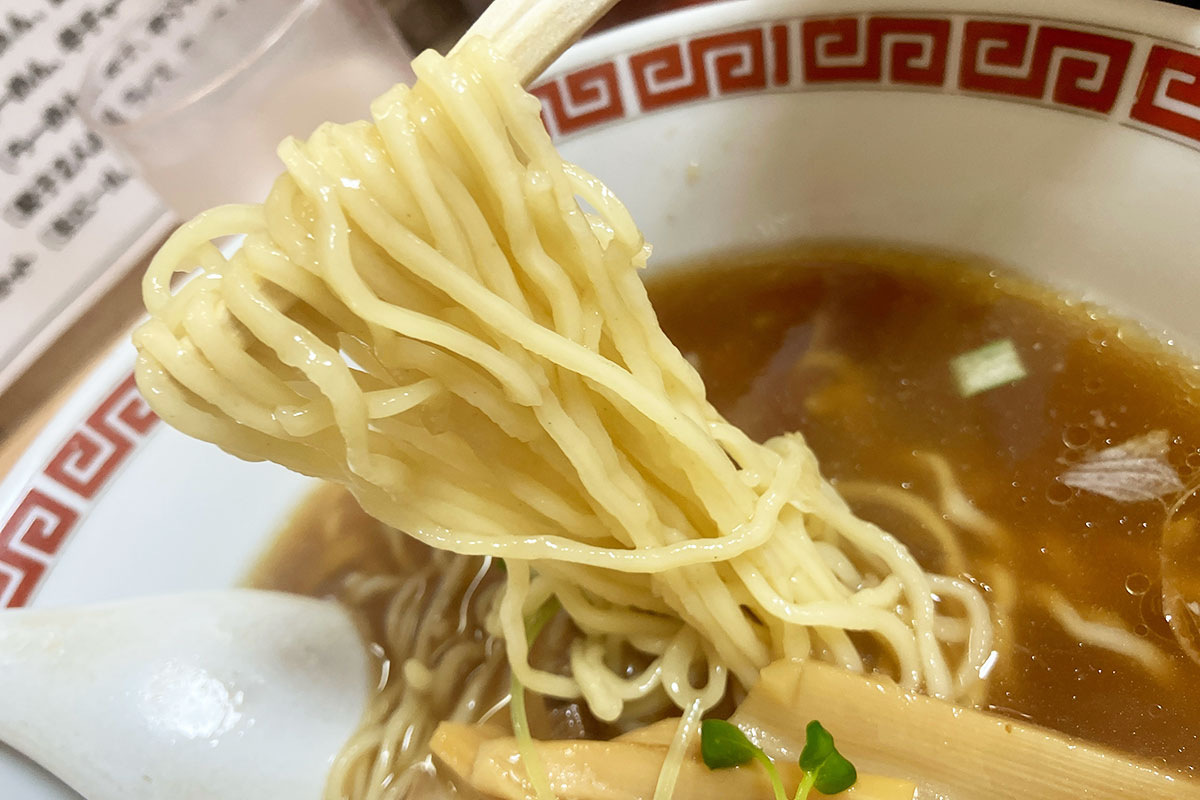 ちょっとウェーブのかかった中細麺