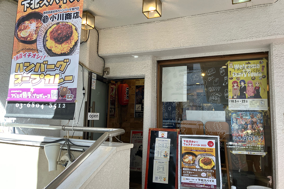 10月6日(金)のオープン前。この時点では2日目はそこまで混まないだろうと思っていましたが、オープン後からいきなり行列に、、、