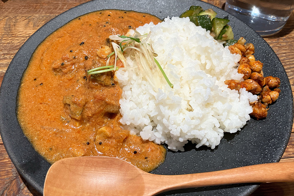 yuzuki「定食屋さんの秋鯖の和カレー」1100円（税込）