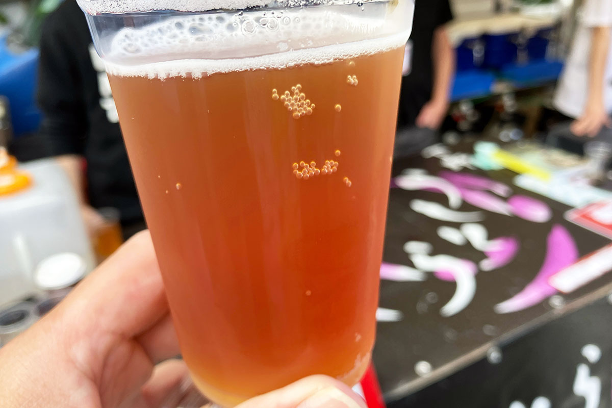 コレまでとは全く違うタイプのクラフトビール! 深い琥珀色で重みのあるフルーティーな味わい!! なんという美味しさ