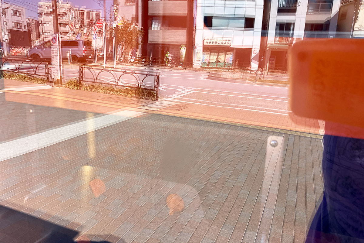 製造中を激写しようとしたら、めっちゃ反射してて全然写らないYO!