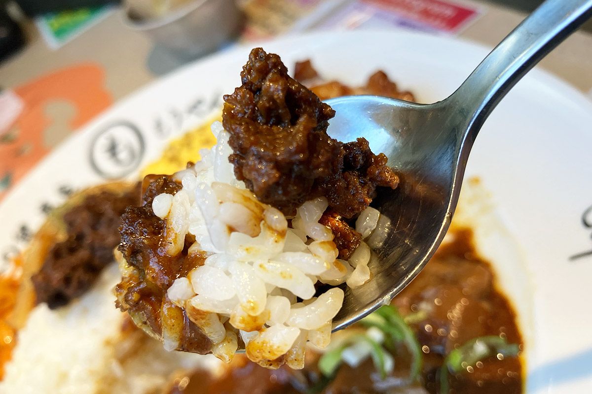 はい、キーマは甘めなのですが、カレーと一緒に食べるとからいいいいい
