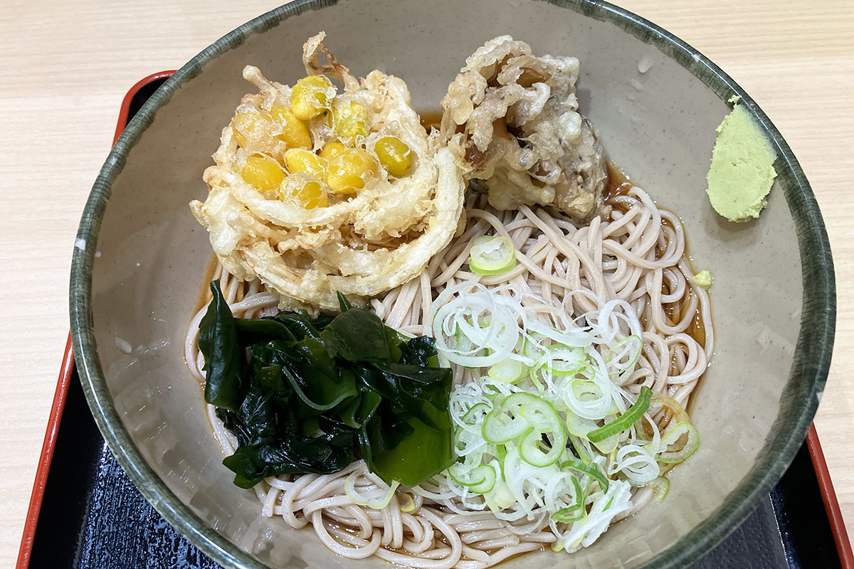 「銀杏のミニかき揚げ天と舞茸天そば(冷やし)」650円