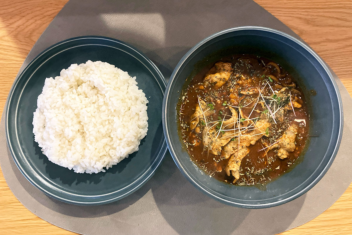 202カリー堂「期間限定海老スープで味わう豚しゃぶカリー」1380円(税込)
