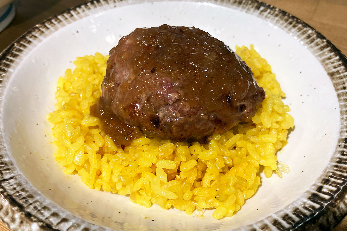 小川商店の絶品ハンバーグをオンザライス!