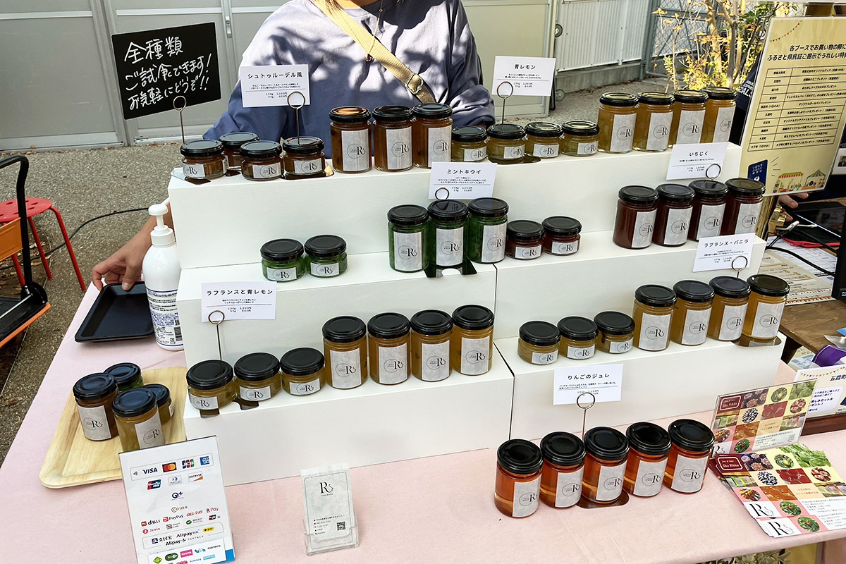 五霞町(ごかまち)の「fika 六花 Rikka」(4日のみ出店)めっちゃスタイリッシュなジャム。コロナ直前に移住されて、今年からジャム販売をはじめたとか