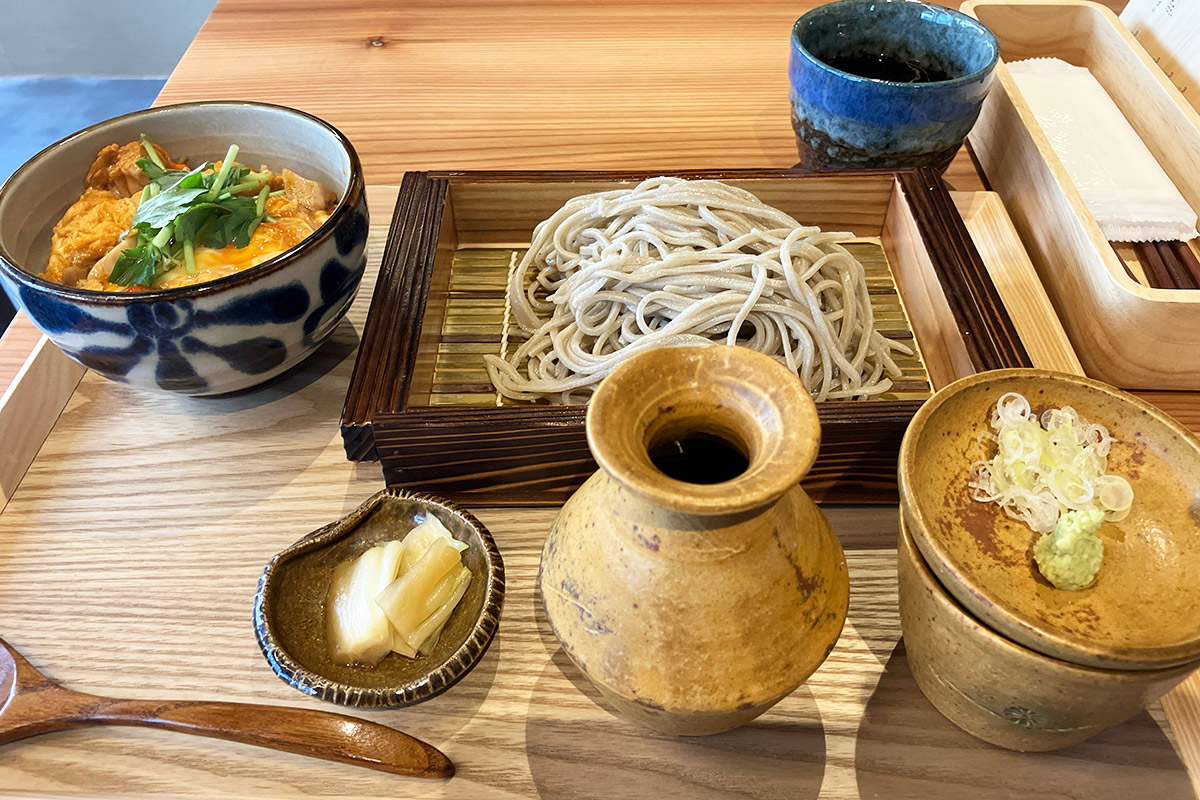 「親子丼とお蕎麦セット(大盛り)」1100円(税込)