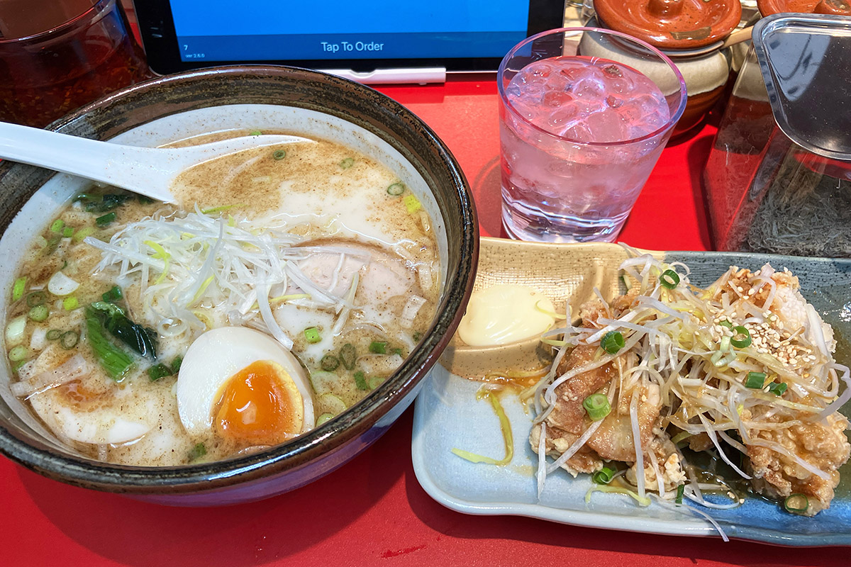 俺流塩らーめん 下北沢一番街店の「塩ランチ」950円(税込)、油淋鶏・熟成塩・玉子