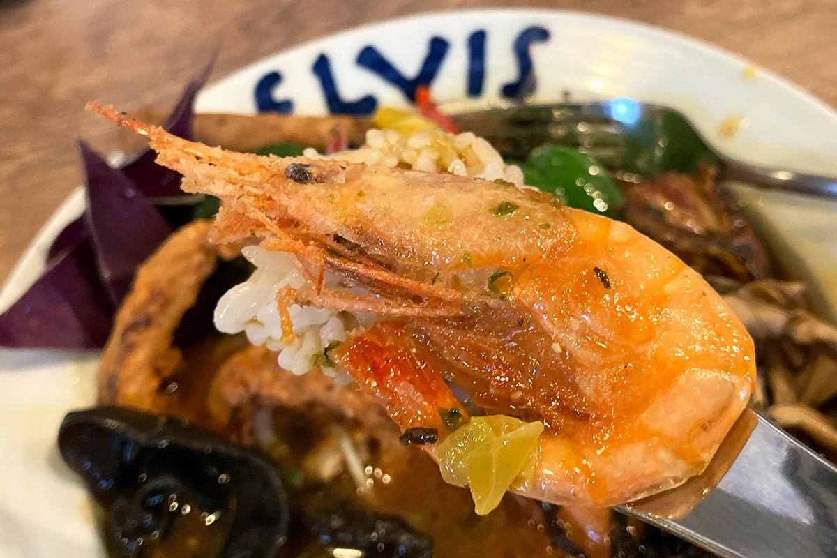 カラッと素揚げされた甘エビと共にいただきます