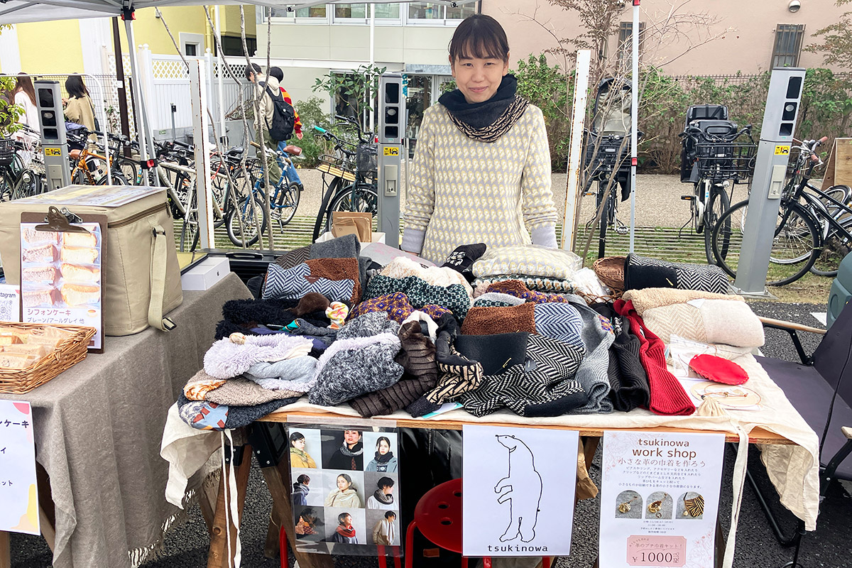 おとなりの「tsukinowa」で販売されているファッションアイテムはPOP UP初出店、かわいらしい小物入れを作るワークショップも