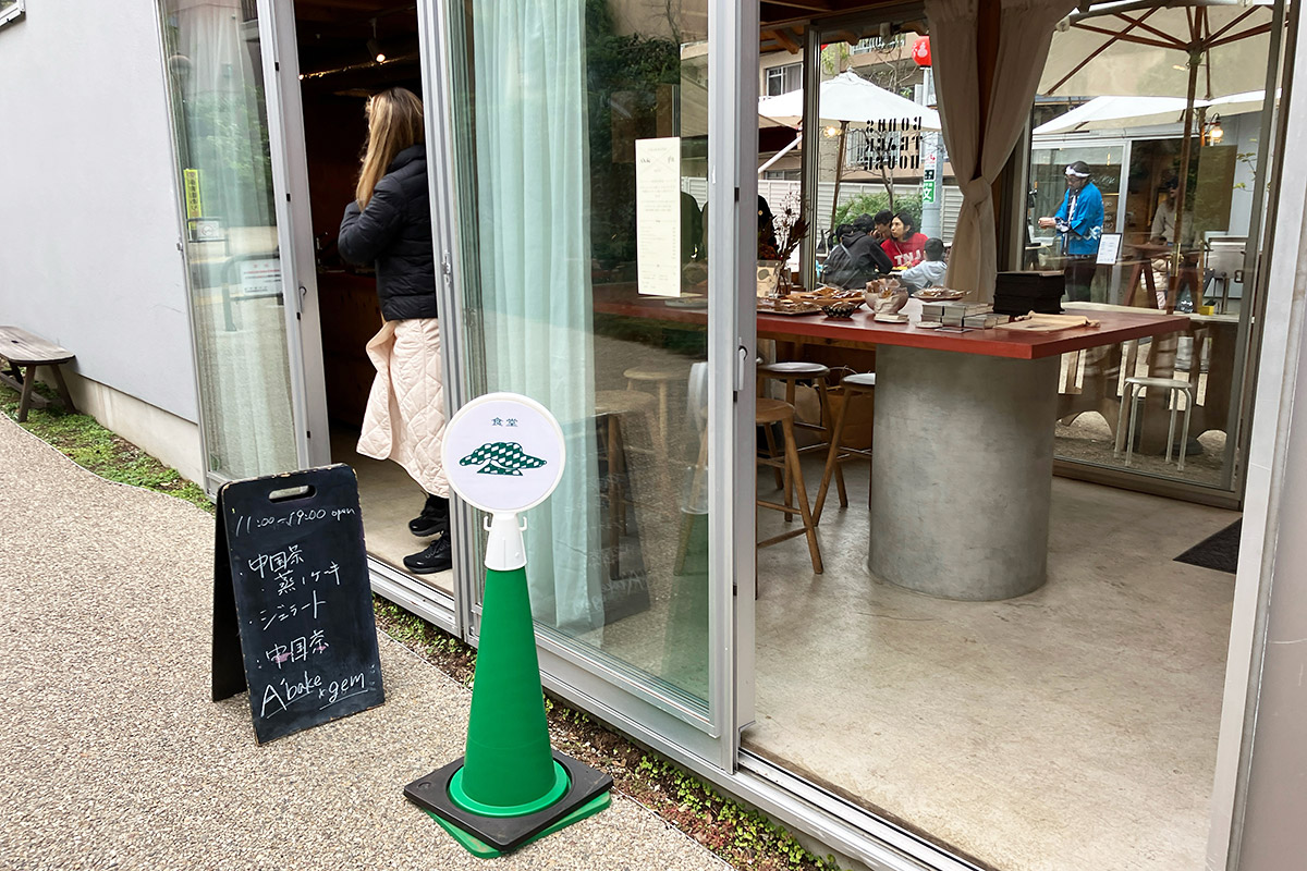 キッチンでは「A’bake × gem POPUP」。A’bake(アベイク)による中国茶蒸しケーキ、サブレ、ドリンク、雑貨の販売。そして、gemによるジェラートとA’bakeのお菓子がコラボしたプレートの販売されていました。こちらも18日、初日のみでしたー