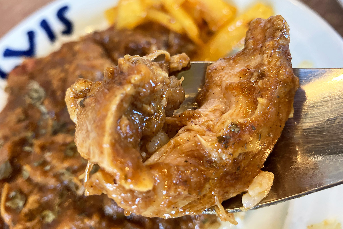 なんか、もうチキンが凄いんです。チキンカレーです、スパイスチキンカレーと命名した方がよいのでは?