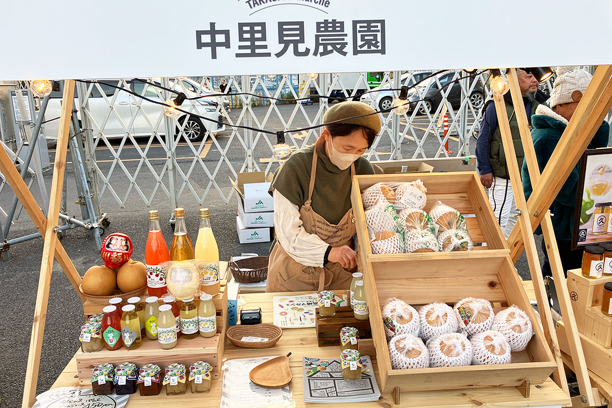 それではブースをご紹介します。中里見農園では大きな梨や、梨などの果物を加工したジャムやジュースを販売