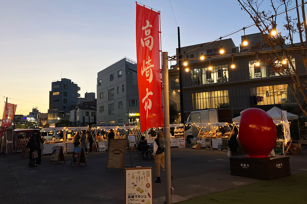 夕日に照らされる大きなだるまが美しかった