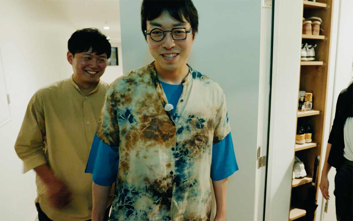 そして、女子大生の部屋に潜入しています