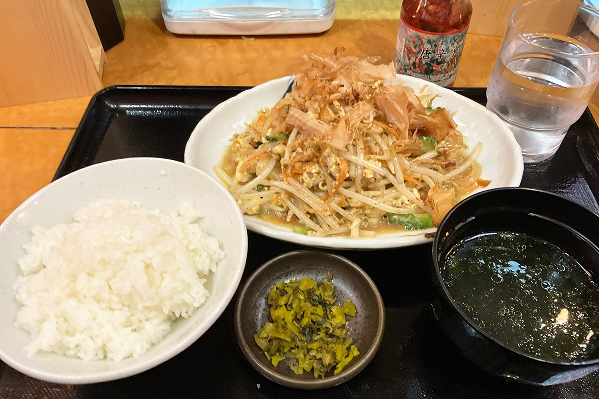 沖縄料理とそーきそば たいようの「ゴーヤチャンプル定食」880円(税込)