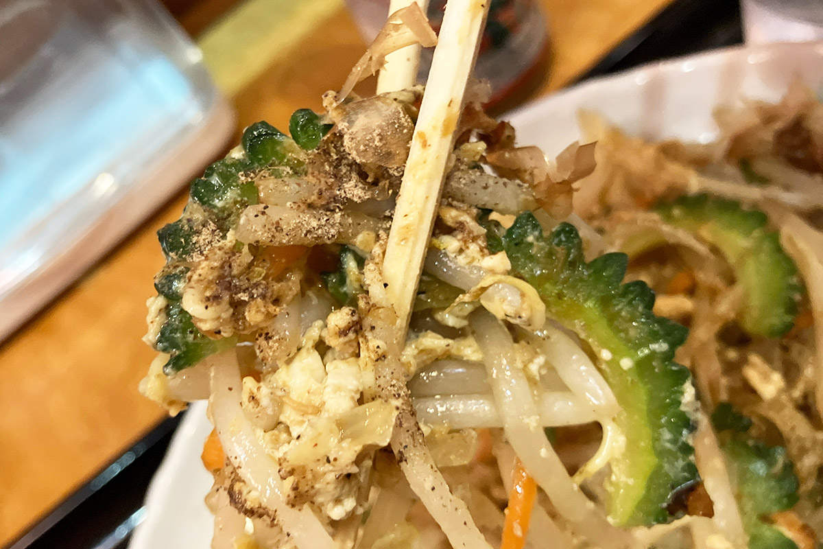 コショウと言うよりは、なんか漢方薬みたいなスパイスでした、これはこれでアリ