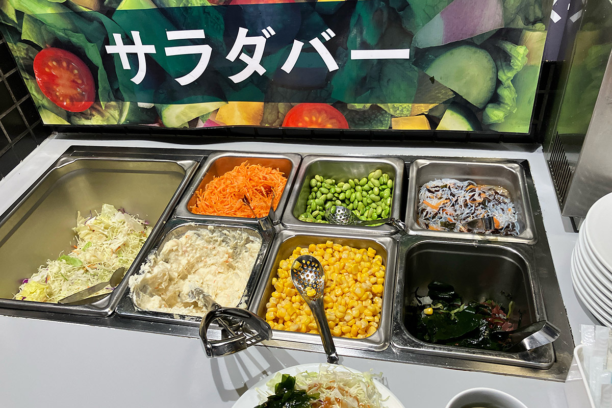 早速、サラダバーにGO!