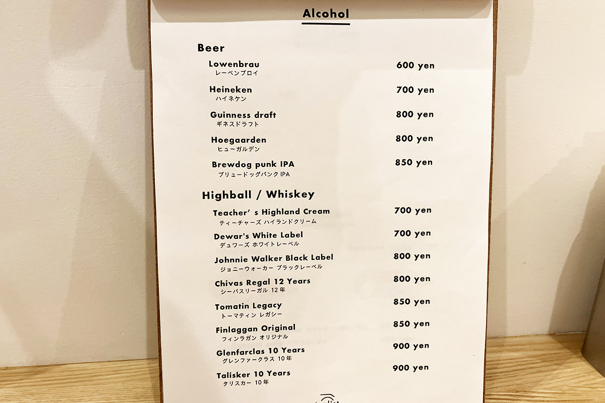 ソフトドリンクはもちろん、ビールやウィスキーなどのアルコールドリンクもあります