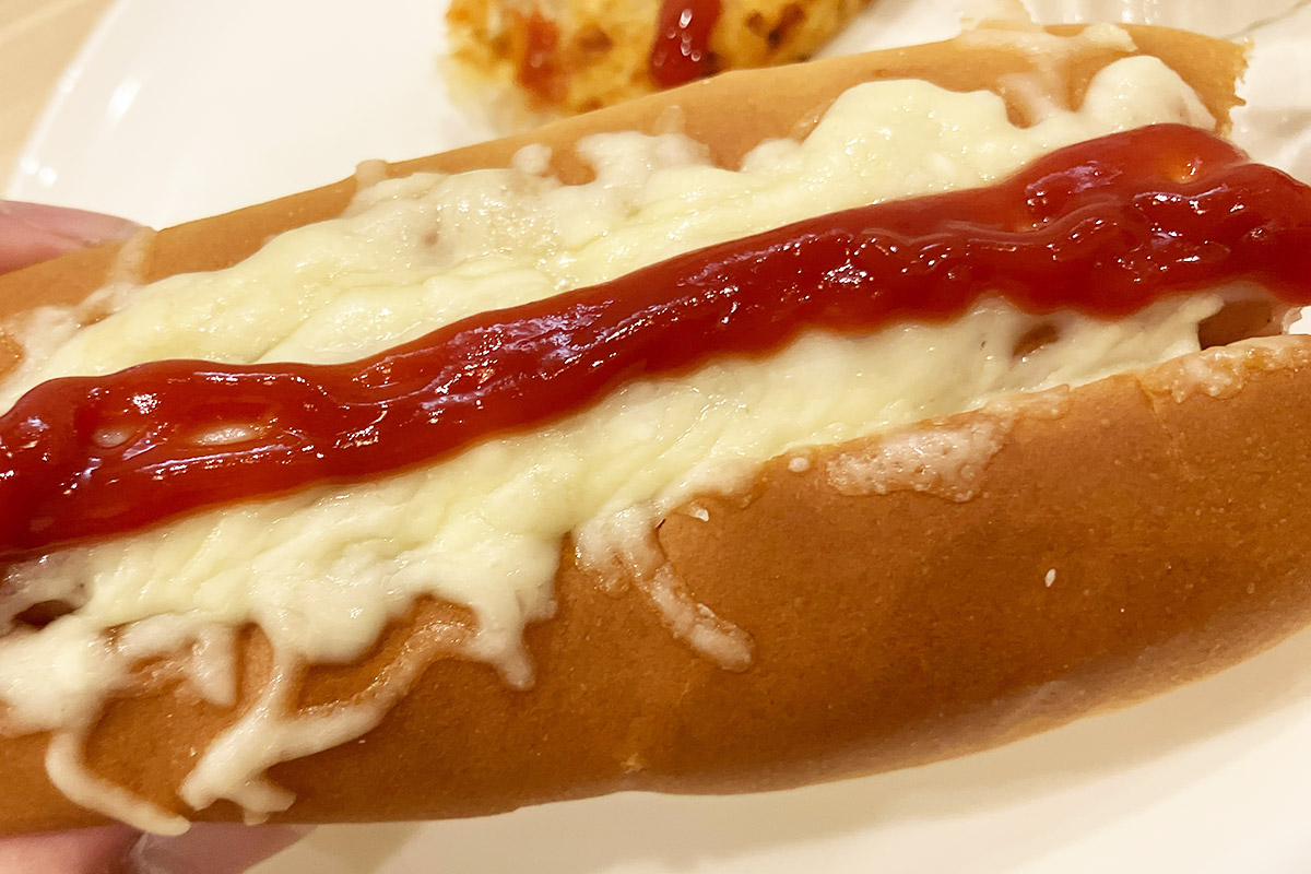 卓上にあるケチャップをかけていただきます