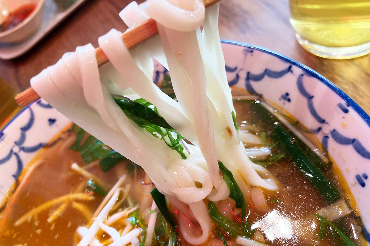 こちらが生麺フォー、いただきます