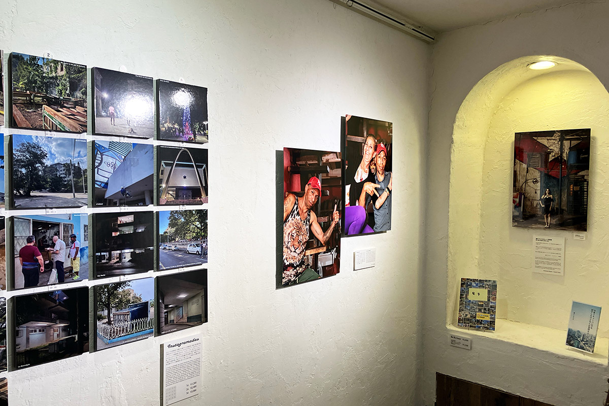 お店に入ってすぐの場所には、フライヤーのとても印象的な写真が展示されています