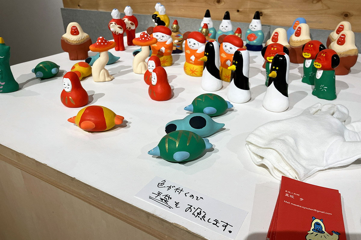 そして、一際目を引く「真坂人形」