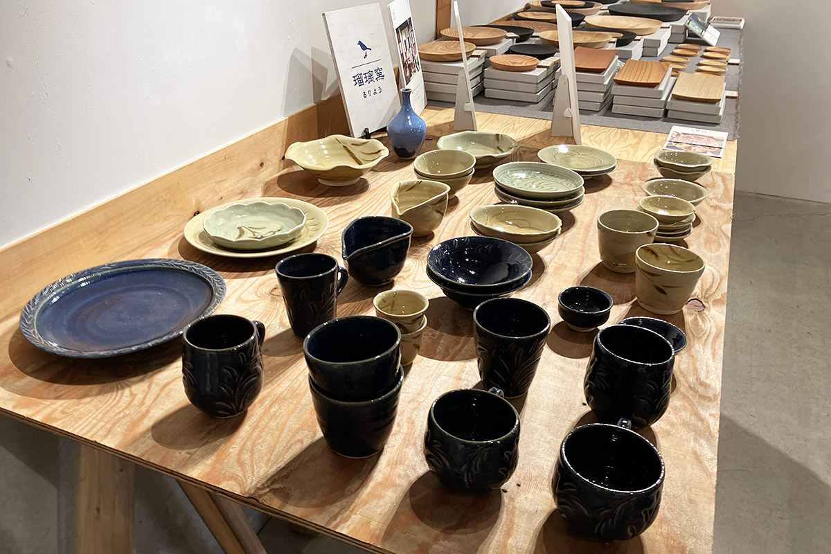 こんな落ち着く色合いの陶器も