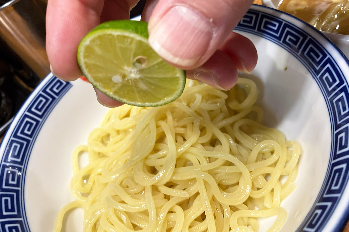 すだちをかけて味変
