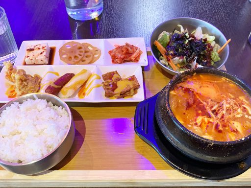 놈（のむ）の「スンドゥブ定食」1099円（税込）
