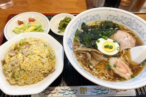 三友軒の「ラーメン半チャーハン」