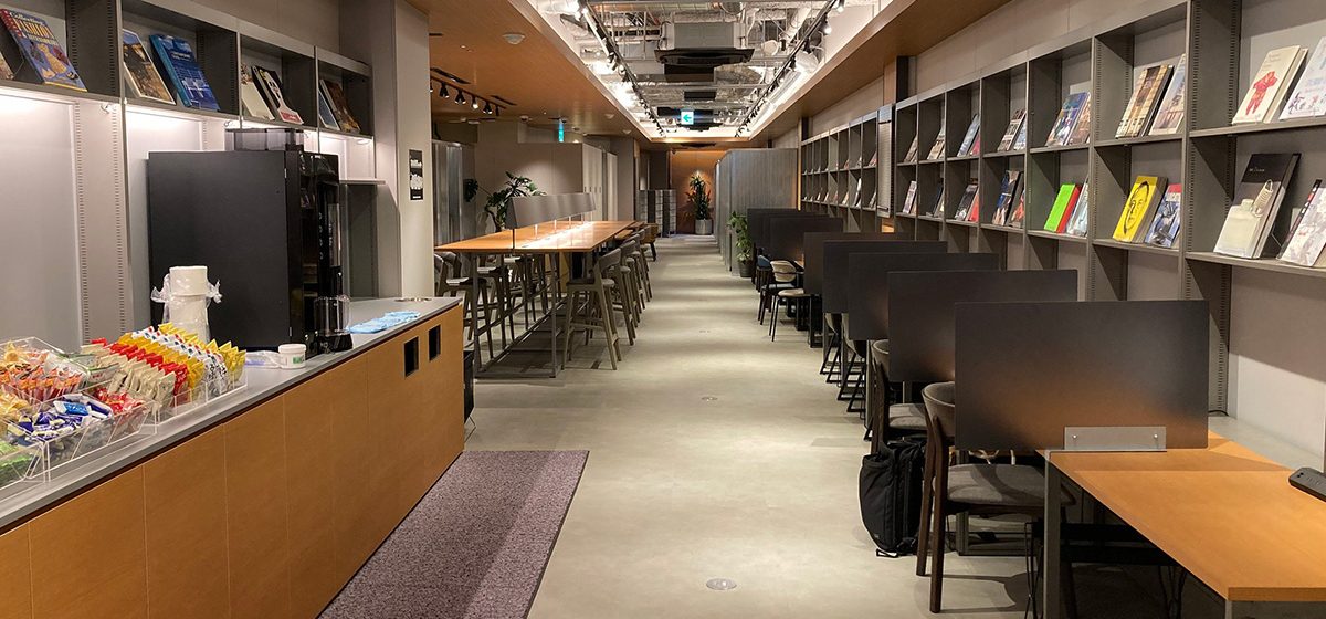 リニューアルした『TSUTAYA BOOKSTORE下北沢』ラウンジ