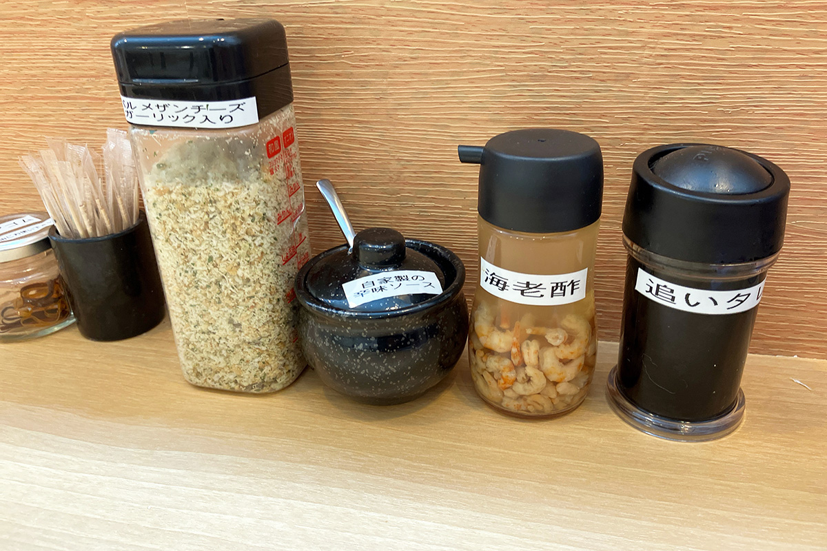 卓上の調味料も変わりましたね、海老酢とは
