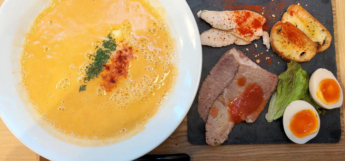 「特製泡オマールラーメン」1280円（税込）