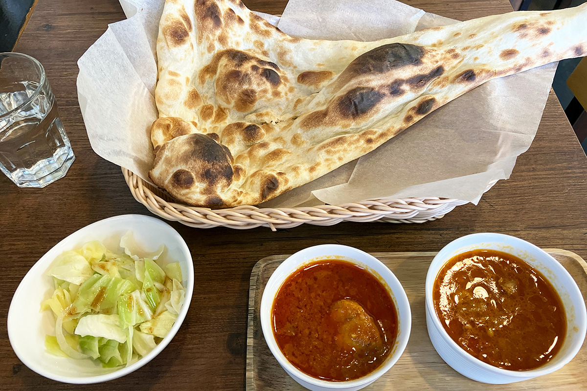 「辛口チキンカレーパンジャーブ風」「ポークビンダル」のツインカレー