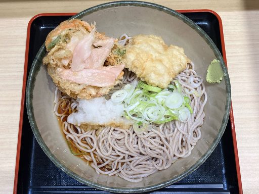 「岩下の新生姜のミニかき揚げ天と鱧天そば」650円