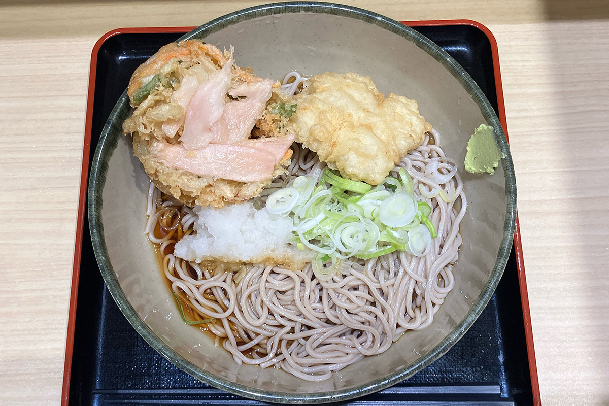 「岩下の新生姜のミニかき揚げ天と鱧天そば」650円