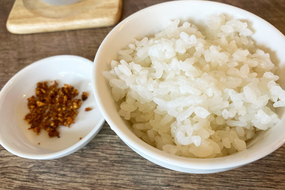 そして、こちらには混ぜ麺のように追い飯が付きます