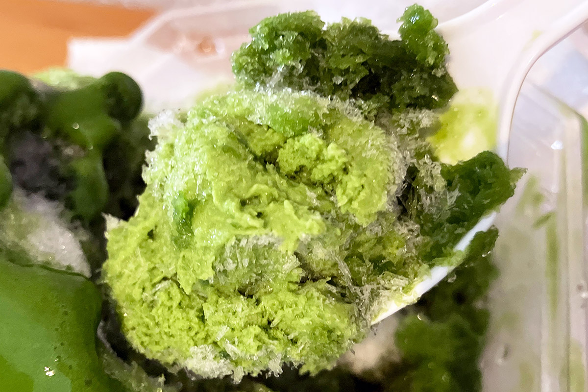 そして、底にある抹茶アイスに!