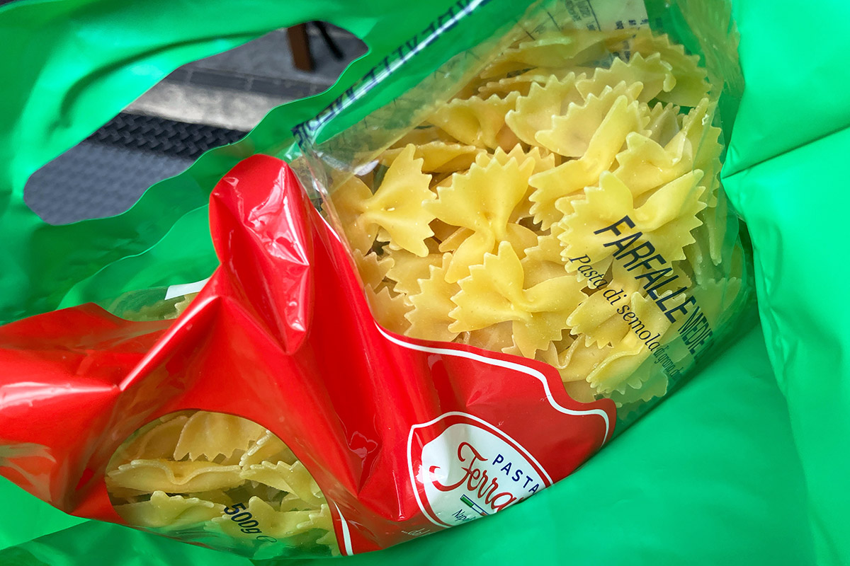 リニューアルオープン記念で、おしゃれなパスタをいただきましたー。これ、どうやってたべるんだ?